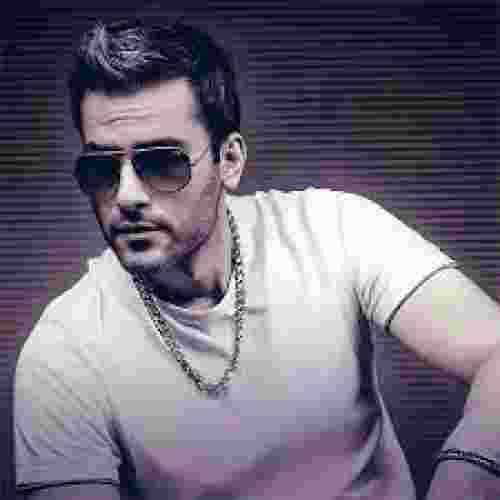 اهنگ یه فرقی ام اینه اسم تو واسه من افت داره تو اما برعکس اسم من واست افتخاره