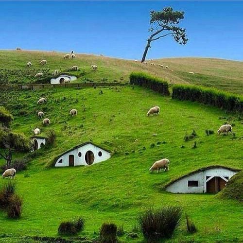اهنگ تحت تاثیر توئه دنیای من خودتو یه بار بذار به جای من میبینی بد دردیه