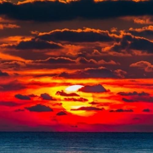 همه چی خوبه بینمون نمیذاریم کسی بیاد تو غیرمون