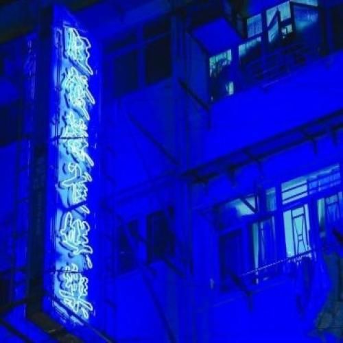 میری ولی فکرت از سرم نمیره رو مغزم اسلحه میگیره