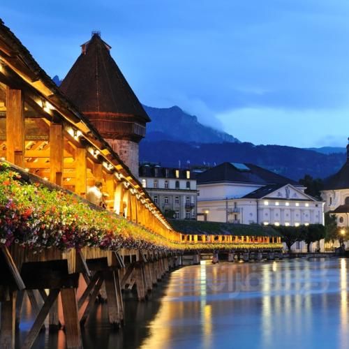 تو معجون گل و مخمل و نوری پریزاده ی قصه های با صدای دختر اینستایی