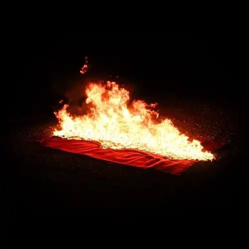 متین فتاحی فرش قرمز